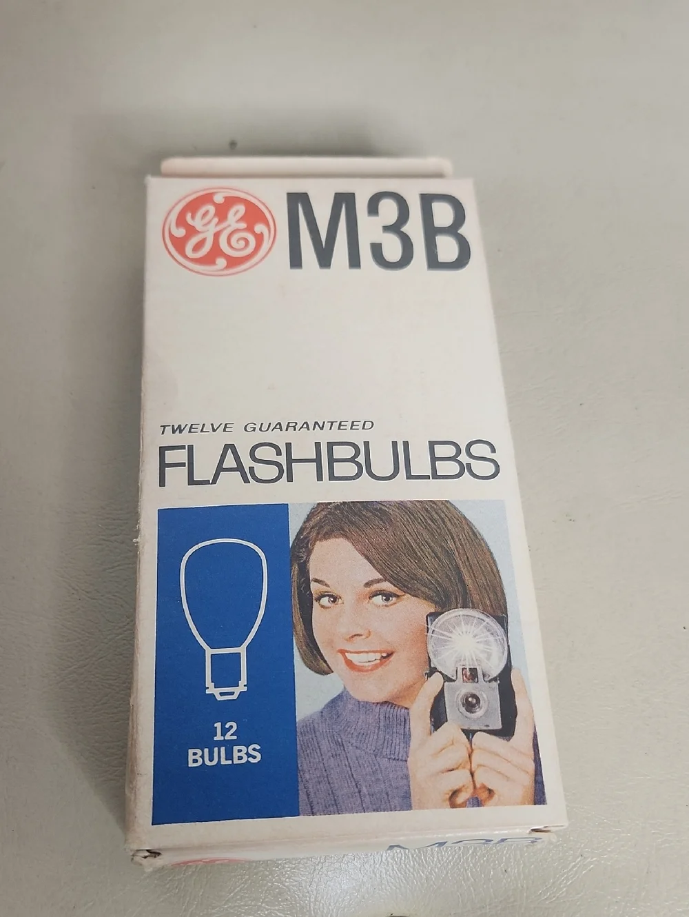 NOS vintage 60's General Electric (GE) M3B blue flashbulbs Set of 12